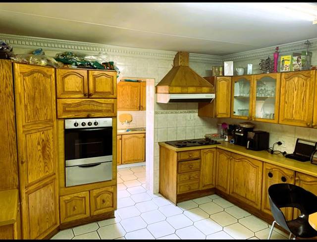 5 BEDROOM HOUSE FOR SALE IN PRIMROSE
